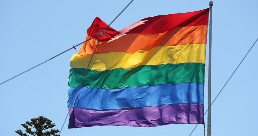 Regenbogenfahne als internationales schwul-lesbisches Symbol in The Castro (San Francisco)