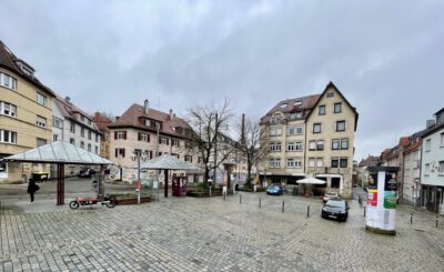 Der Bihlplatz in Stuttgart-Süd - heute noch mit Parkplätzen und wenig Grün.